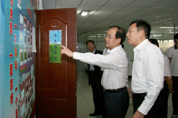 吉林省委组织部黄燕明部长一行到我院检查创先争优活动